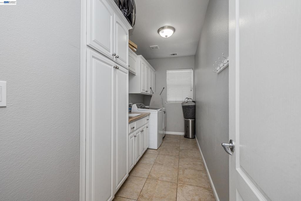 3448 E Howard Ct Property Photo 19