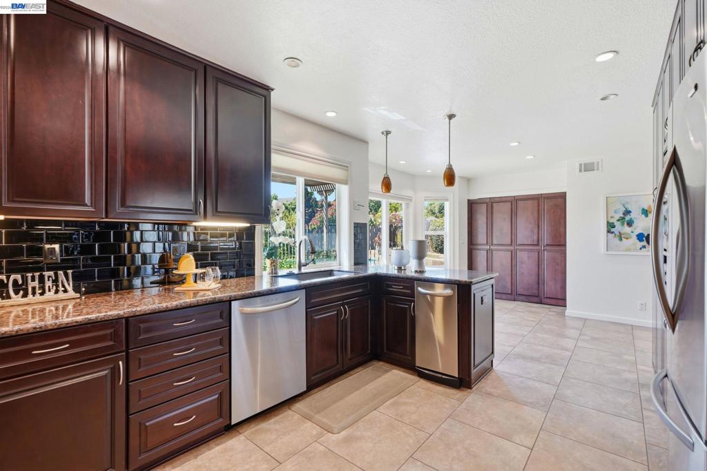 883 Dover Cir Property Photo 11