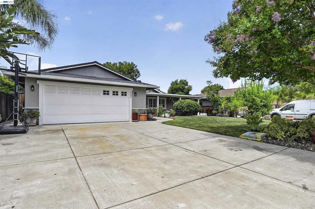 1249 Duffy Way Property Photo 3