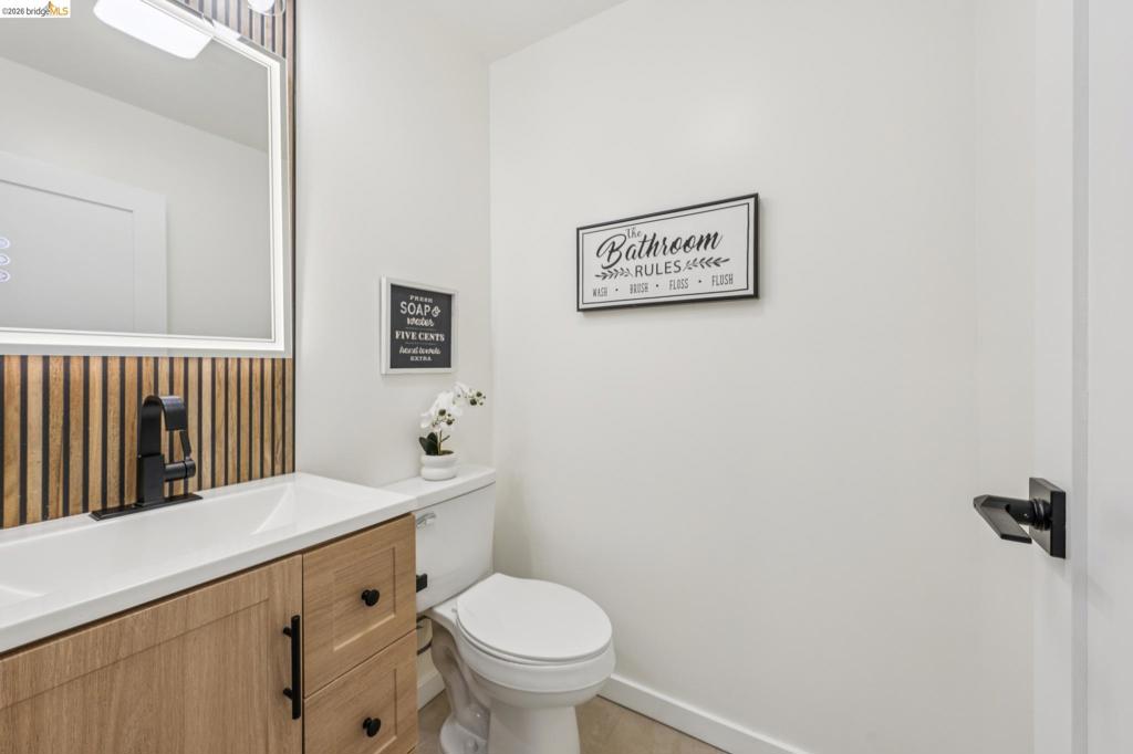 7 Embarcadero West 207 Property Photo 12