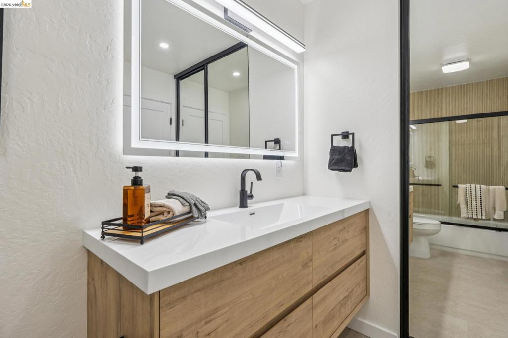 7 Embarcadero West 207 Property Photo 28