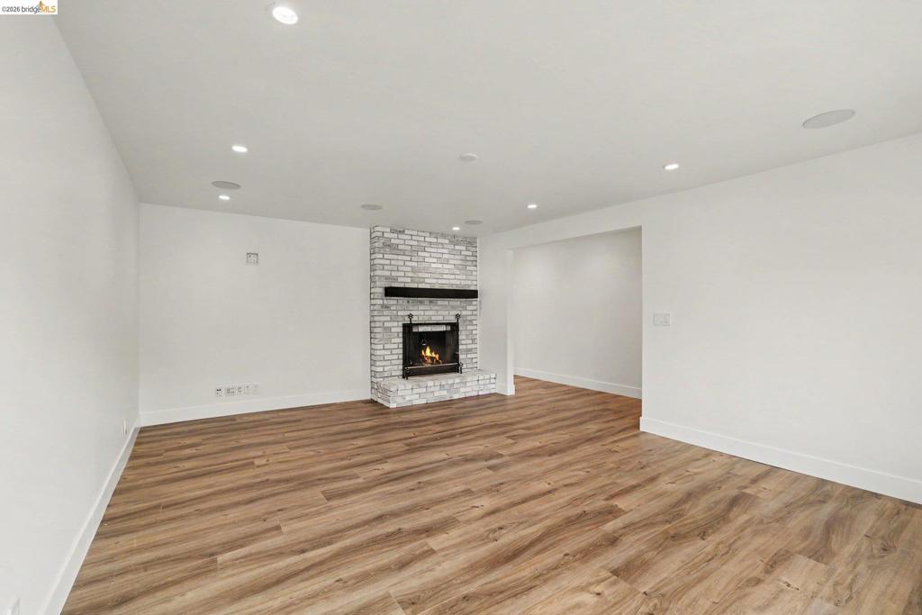 5545 Southbrook Dr Property Photo 6