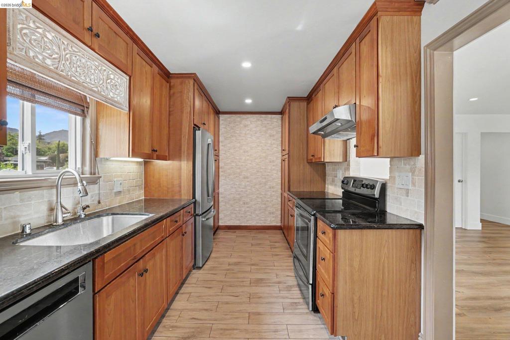 5545 Southbrook Dr Property Photo 12