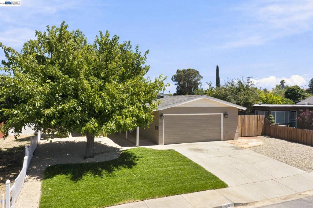 54 Lakeview Drive Property Photo 1