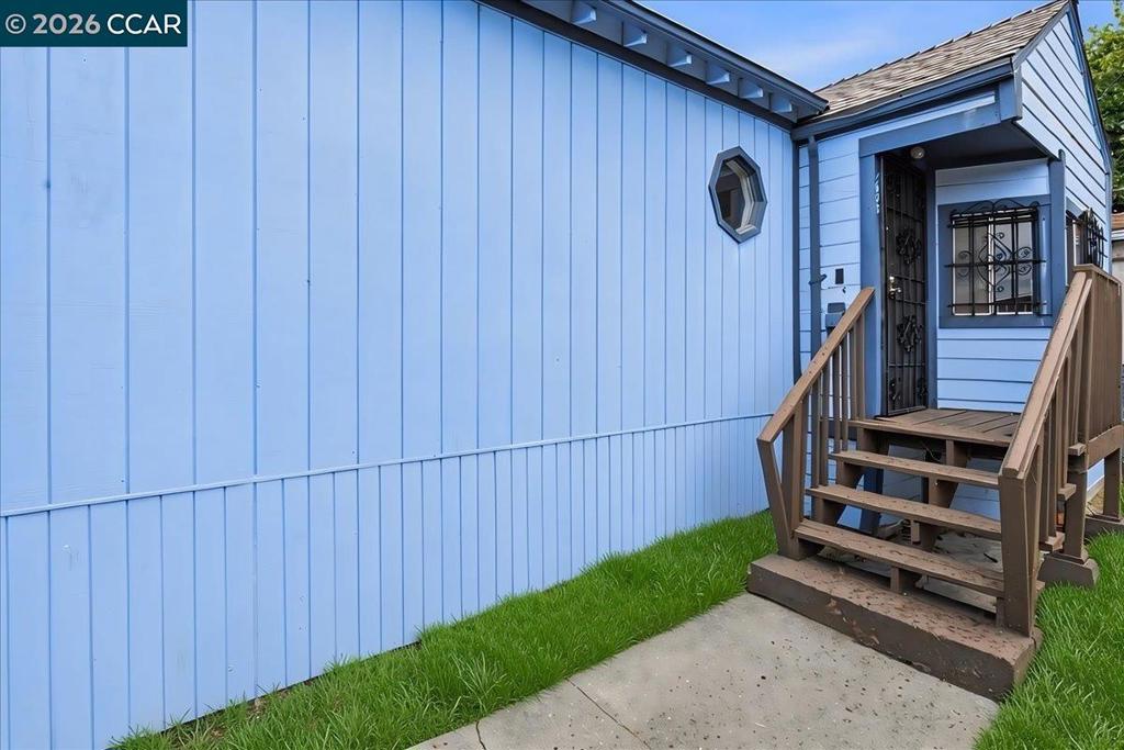 1605 57th Ave Property Photo 2