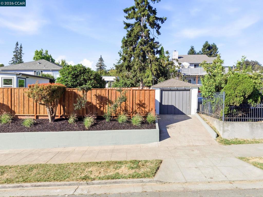 2808 Carmel Street Property Photo 5