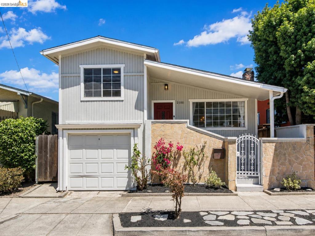2081 Bonar St Property Photo 2
