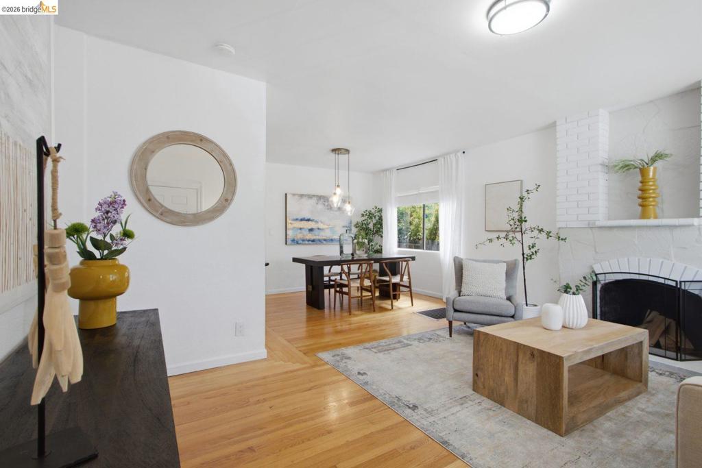 2081 Bonar St Property Photo 3