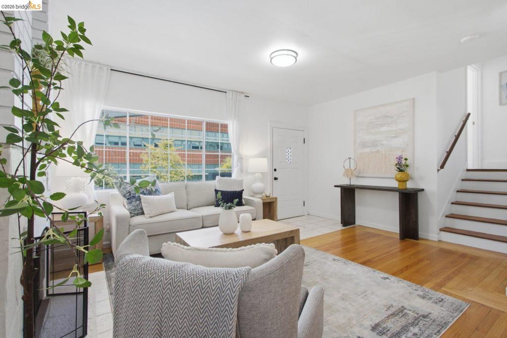 2081 Bonar St Property Photo 6