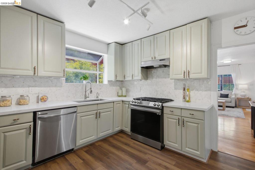 2081 Bonar St Property Photo 12