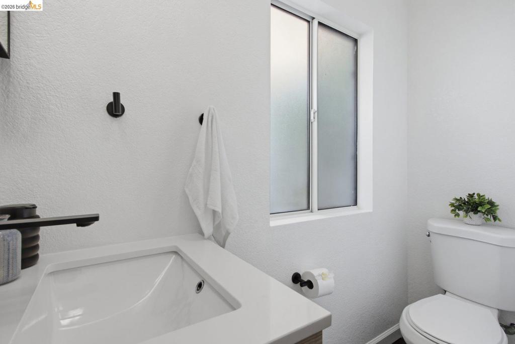 2081 Bonar St Property Photo 19