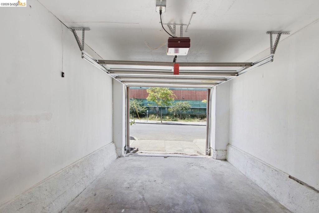 2081 Bonar St Property Photo 33