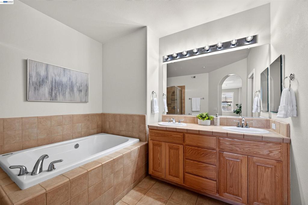 4311 Clarinbridge Cir Property Photo 23