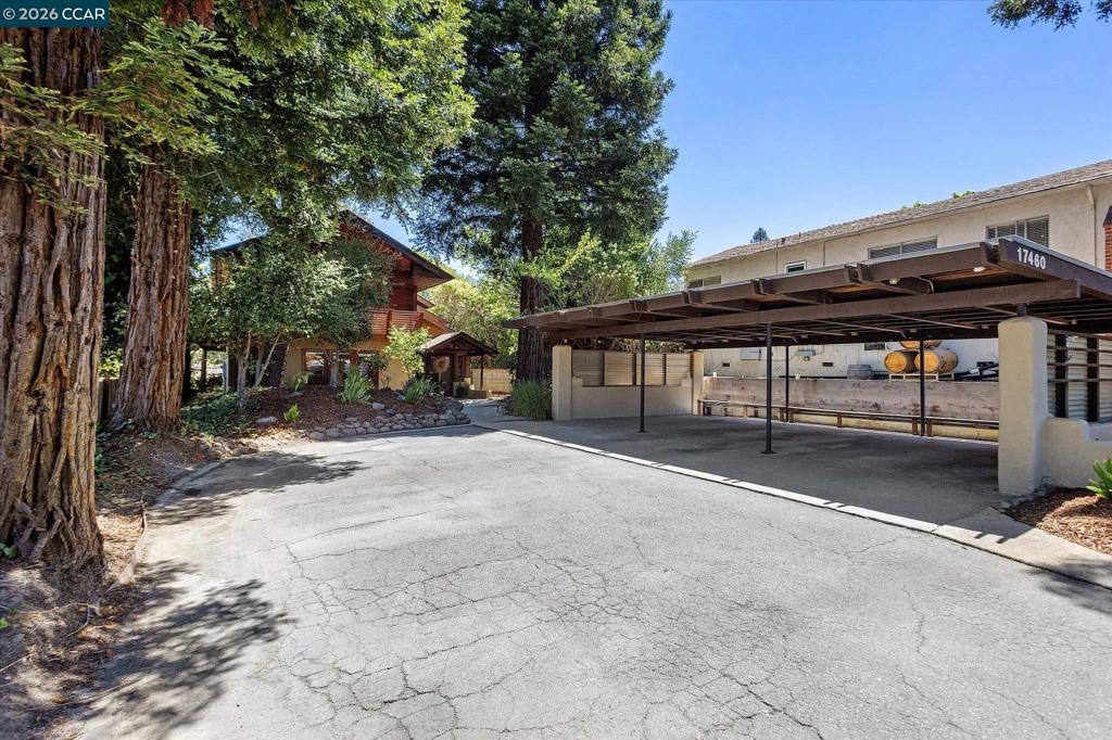 17460 Vineyard Rd Property Photo 8