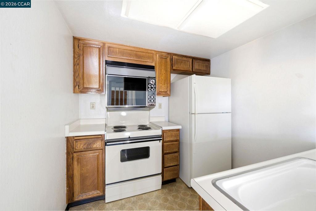 30 Massolo Dr B Property Photo 10