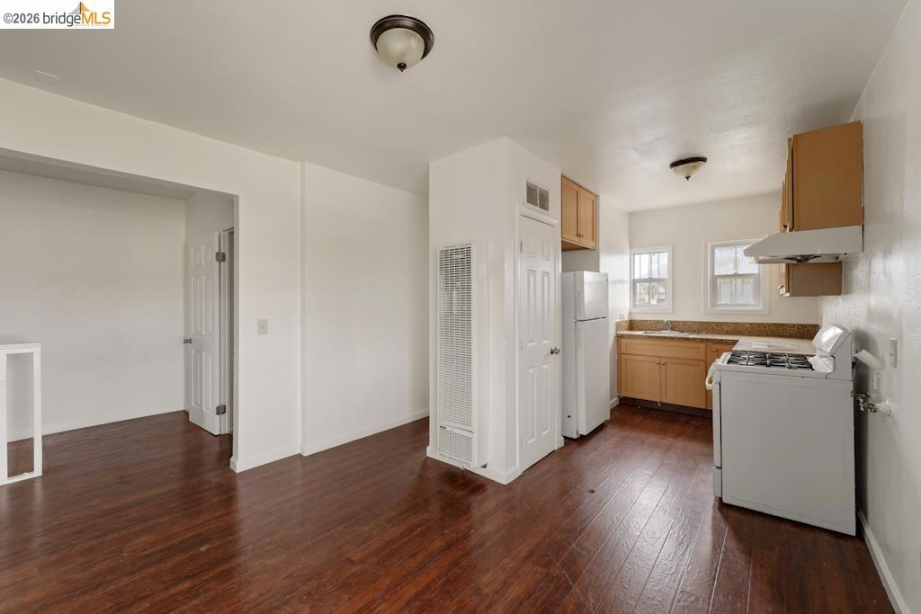 402 Bissell Property Photo 8