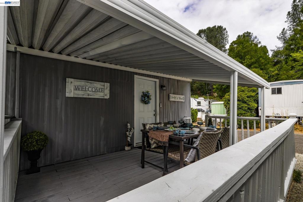 17776 Red Bud Lane Property Photo 3