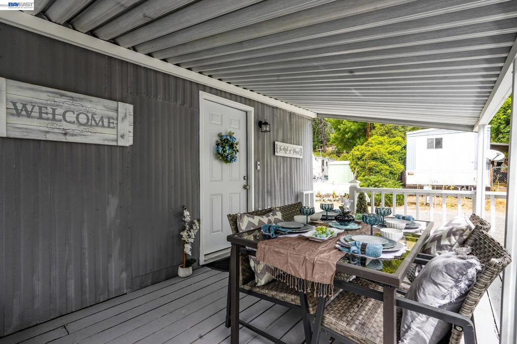 17776 Red Bud Lane Property Photo 4