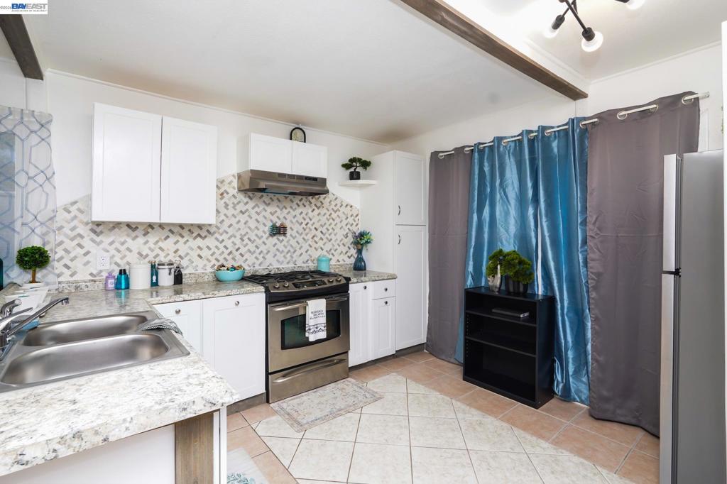 17776 Red Bud Lane Property Photo 8