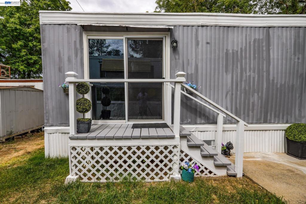 17776 Red Bud Lane Property Photo 28