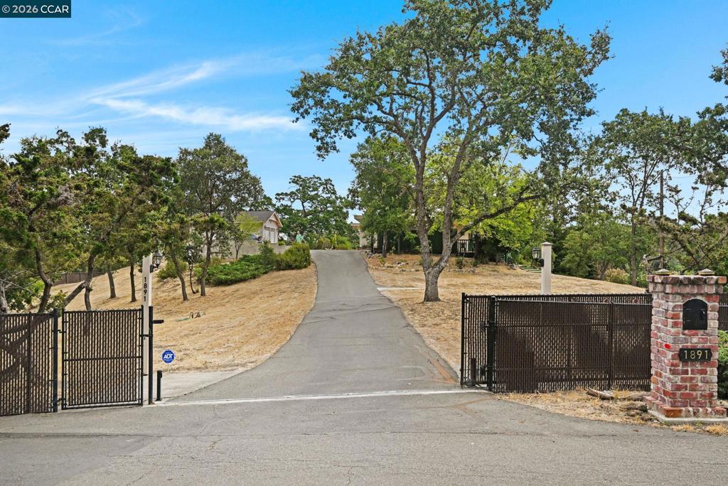 1891 Meadow Lane Property Photo 1