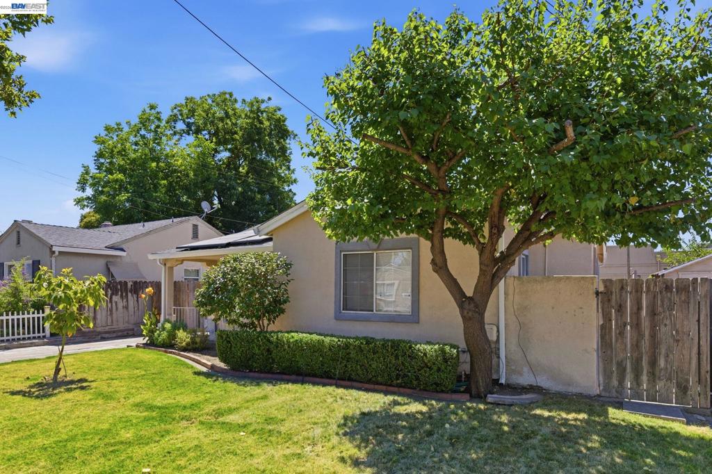 1330 W Park St Property Photo 2