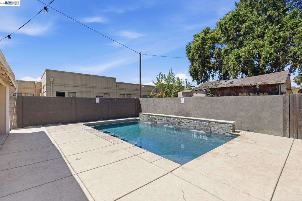 1330 W Park St Property Photo 5