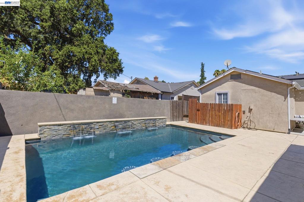 1330 W Park St Property Photo 6