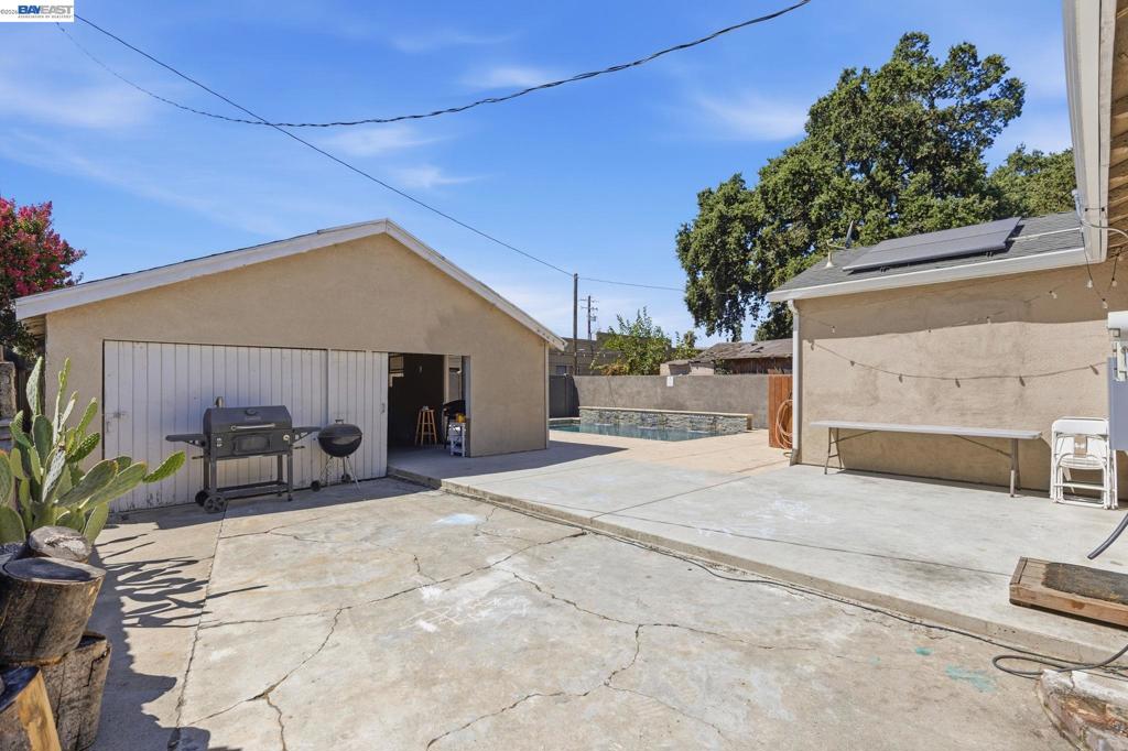 1330 W Park St Property Photo 9