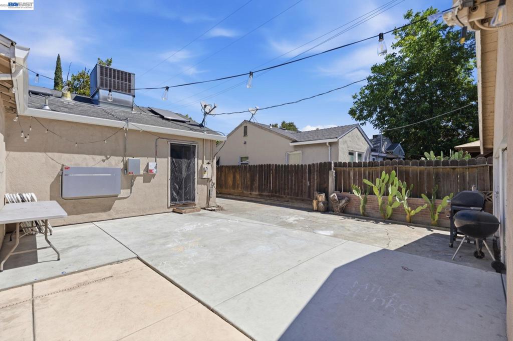 1330 W Park St Property Photo 10