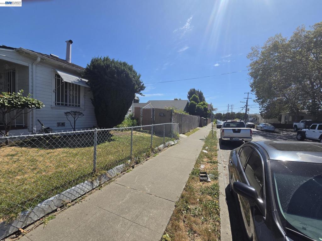 9601 D St Property Photo 3