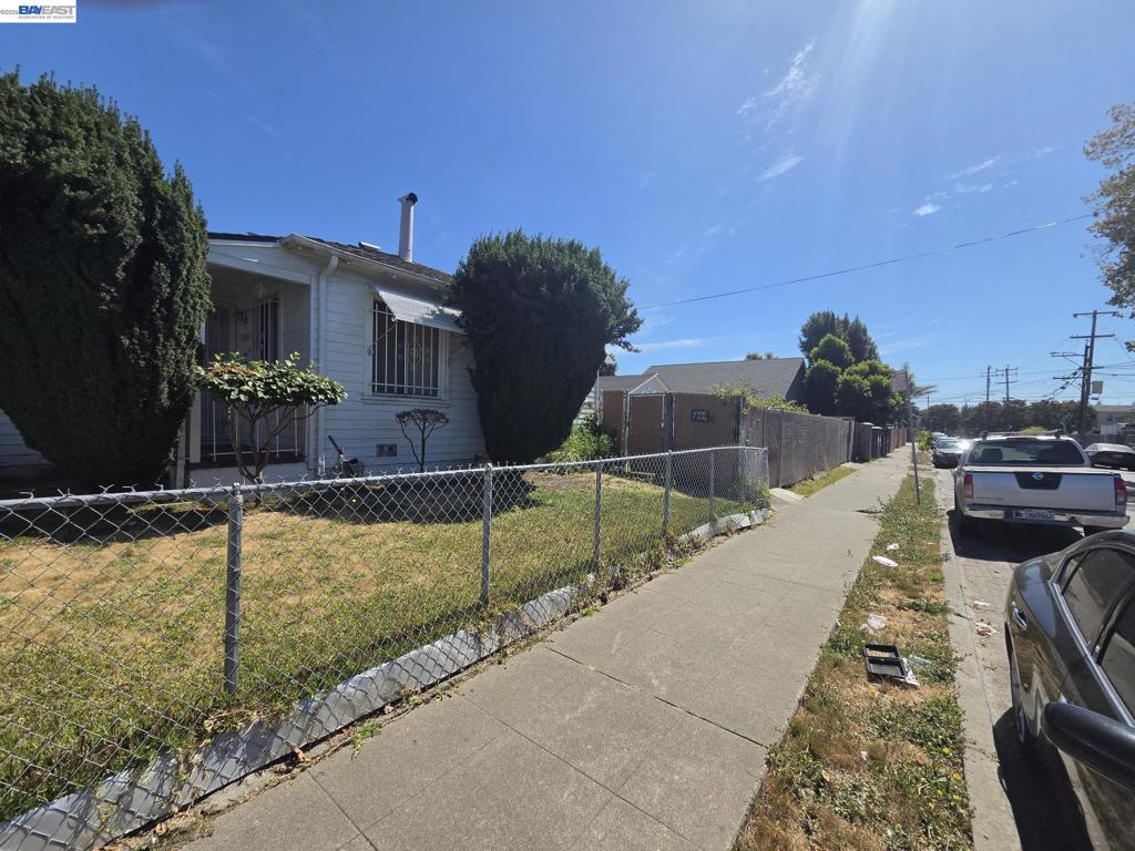 9601 D St Property Photo 4