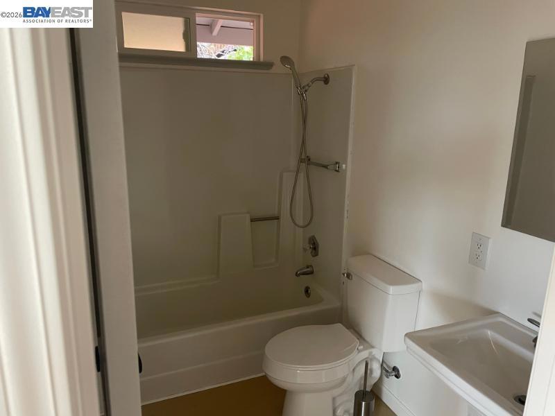 114 Baxter St Property Photo 11
