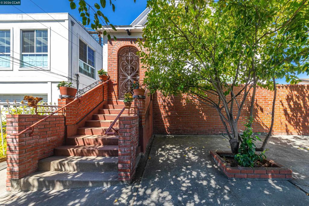 2968 Madeline Street Property Photo 5