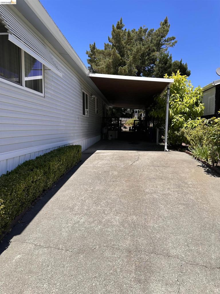 132 Phyllis Court Property Photo 3