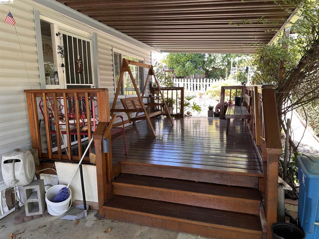 132 Phyllis Court Property Photo 4