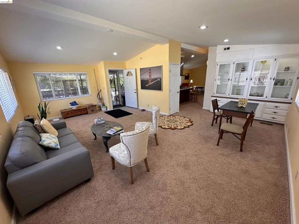 132 Phyllis Court Property Photo 10