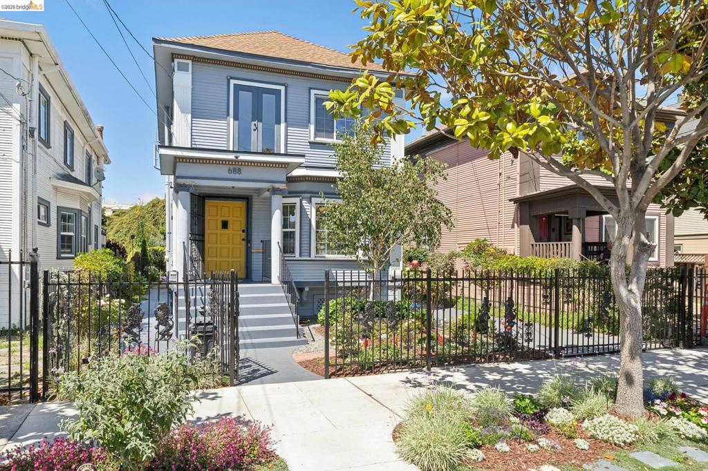 688 31St St Property Photo 1