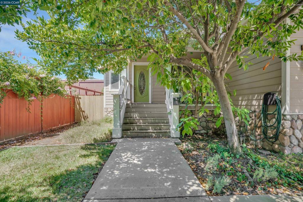 3190 Castro St Property Photo 2