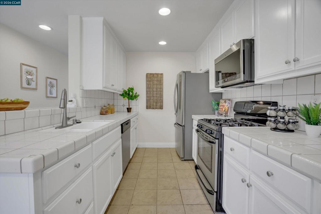 3190 Castro St Property Photo 13