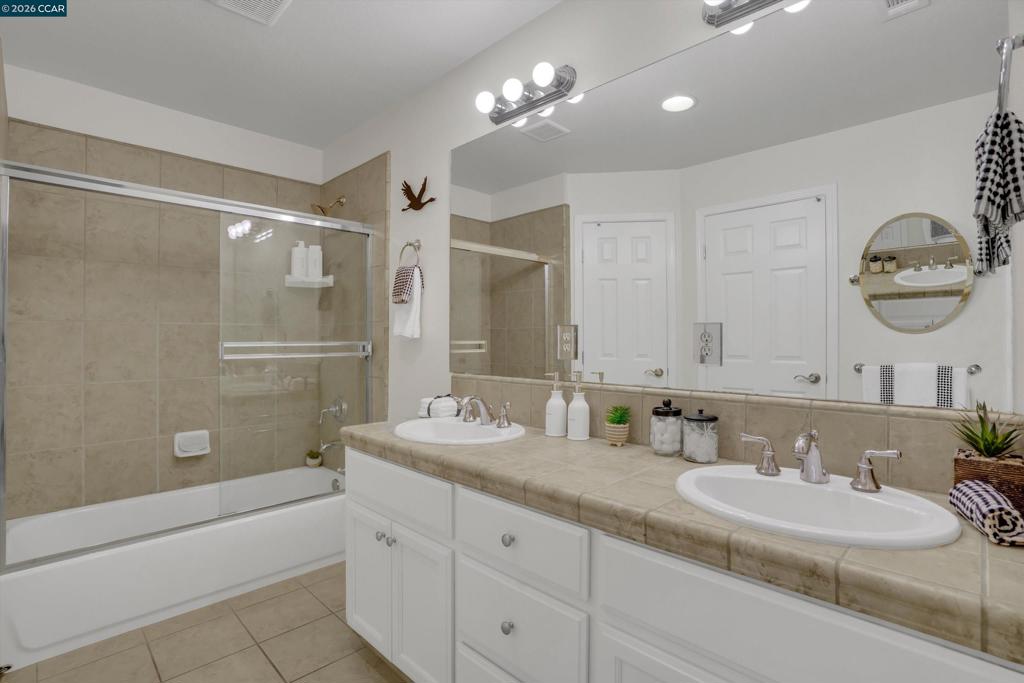 3190 Castro St Property Photo 25