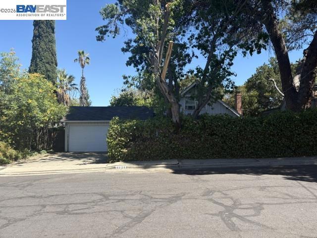 4131 Chaucer Drive Property Photo 1