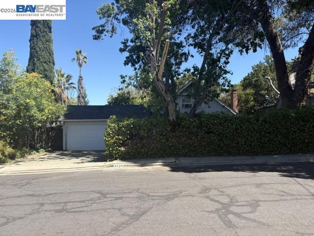 4131 Chaucer Drive Property Photo 2