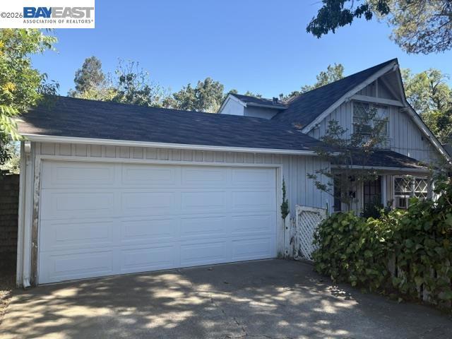 4131 Chaucer Drive Property Photo 3