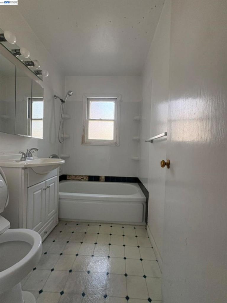 4131 Chaucer Drive Property Photo 15