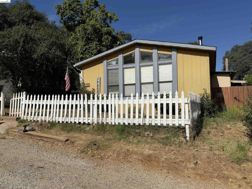 18438 Carter St Property Photo 1