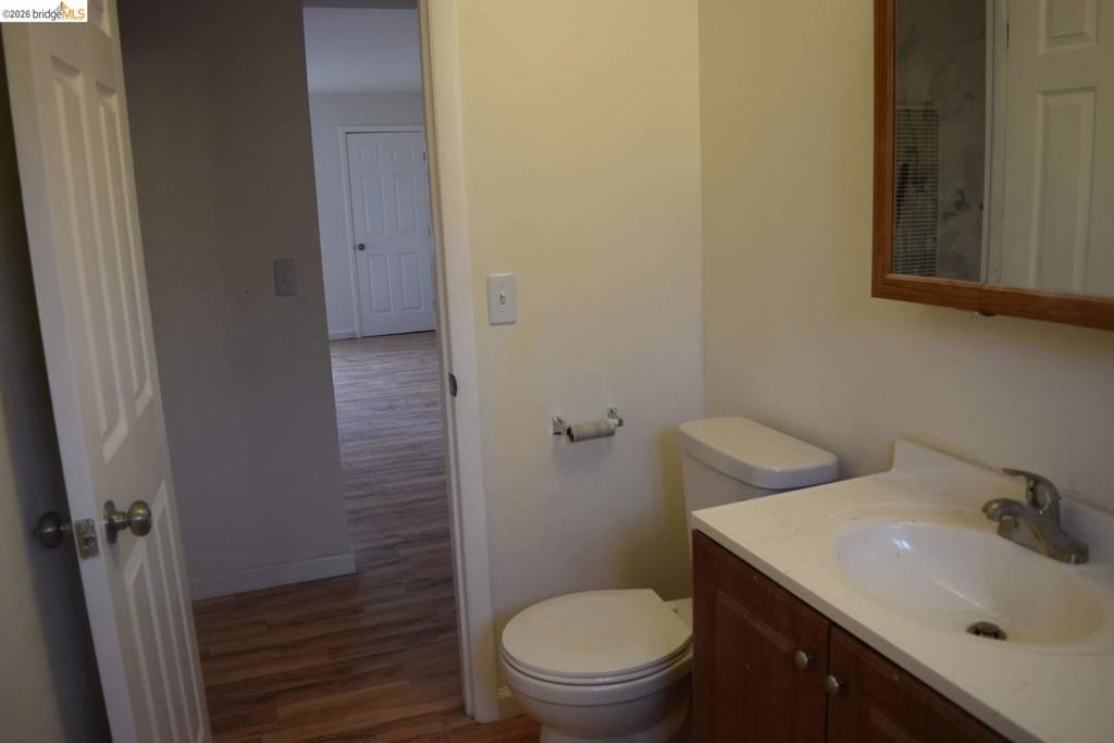 915 Sherman Oaks Dr Property Photo 4