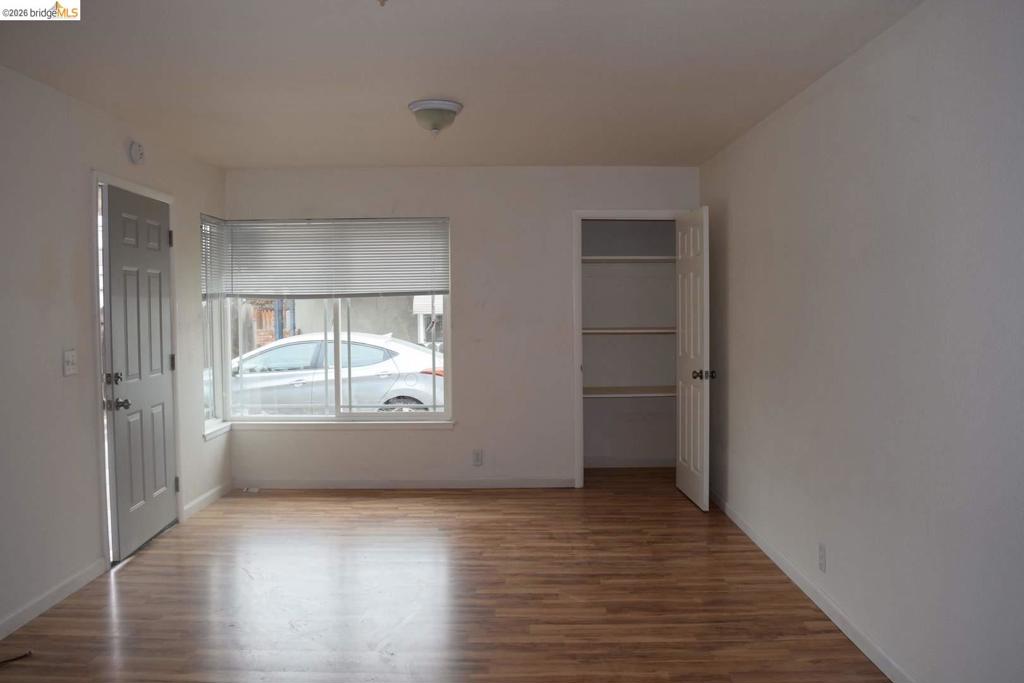 915 Sherman Oaks Dr Property Photo 5