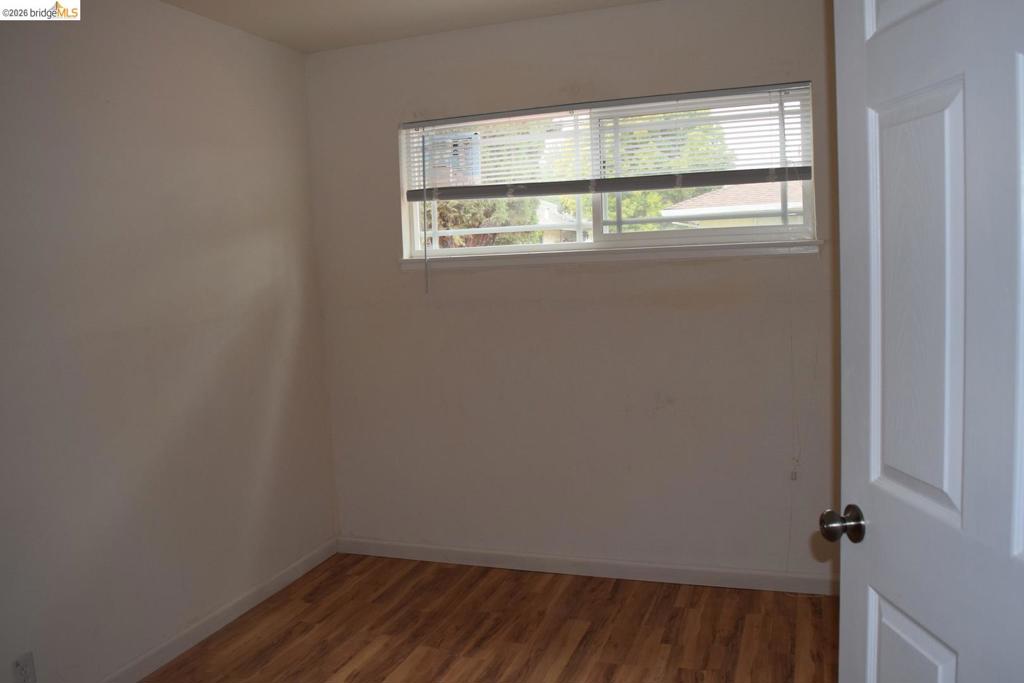 915 Sherman Oaks Dr Property Photo 7