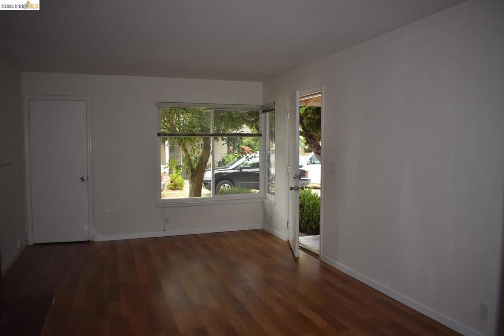 915 Sherman Oaks Dr Property Photo 10